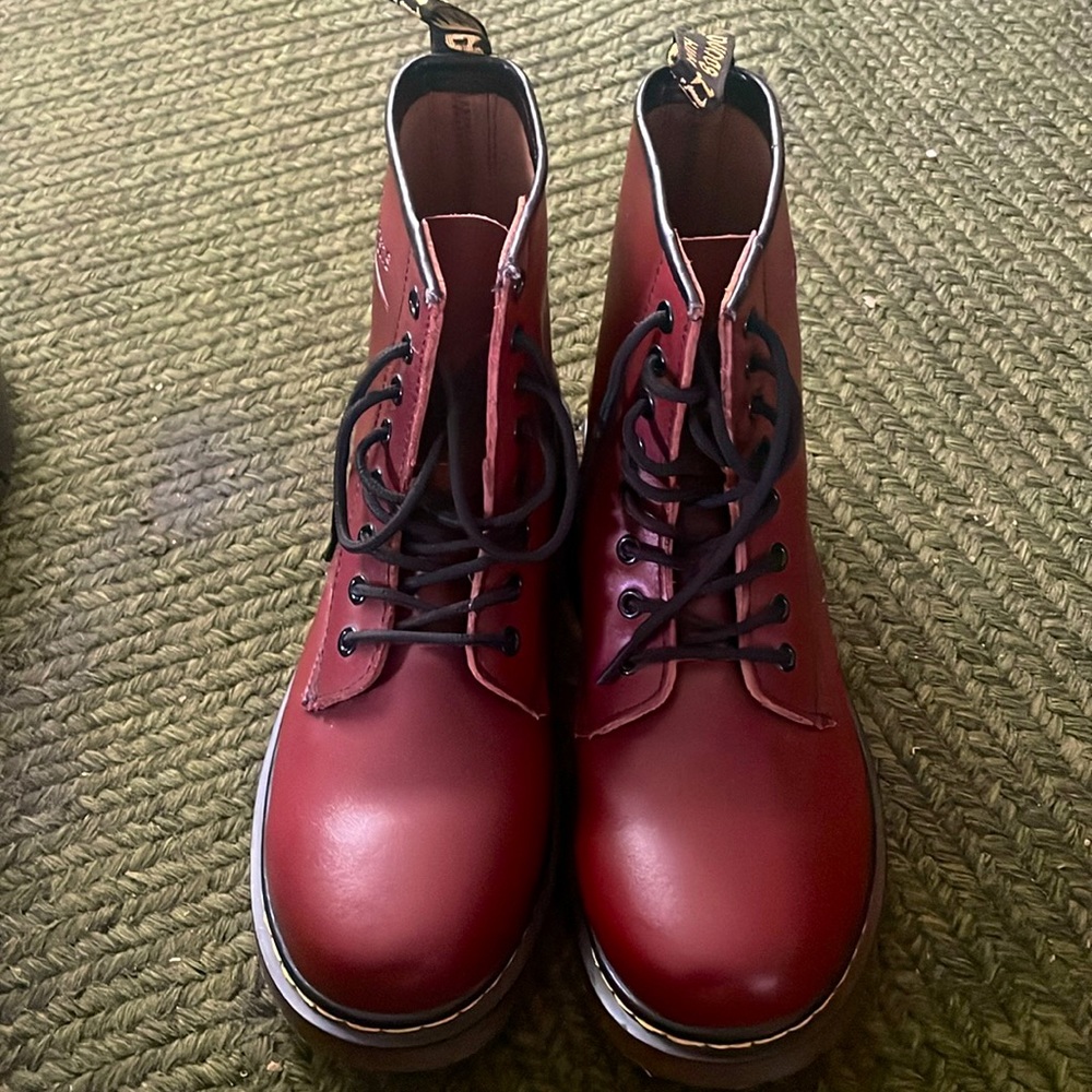 Dr. Martens Men Size 9 Burgundy NWOT
